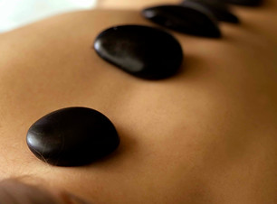 Masaje con piedras calientes