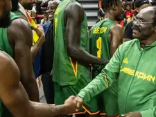 Afrobasket 2025 : Le ministre Narcisse Mouelle Kombi célèbre la victoire des Lions face à l’Égypte