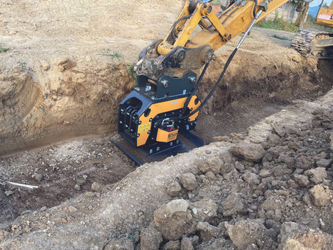 Piastra Vibrante per la compattazione di superfici, assicurando una base solida, uniforme e resistente. Perfetta per ottenere un fondo stabile e ben compattato in ogni tipo di terreno.