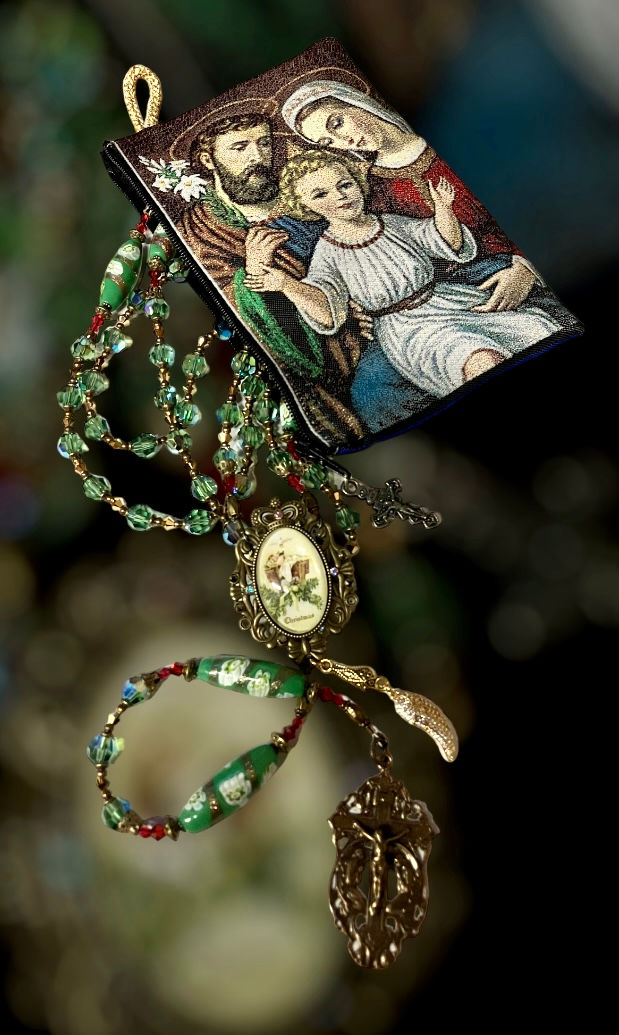 Thumbnail: CHRISTMAS ROSARY - Christ's Cradle