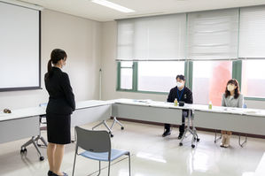 就職活動のための模擬面接指導会を実施しました