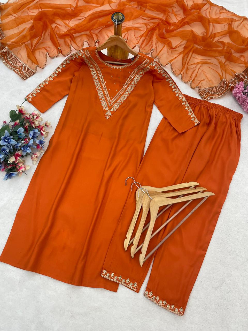 Thumbnail: ROMAN FABRIC EMBROIDERED SALWAR SUIT SET - LILLEMART.COM