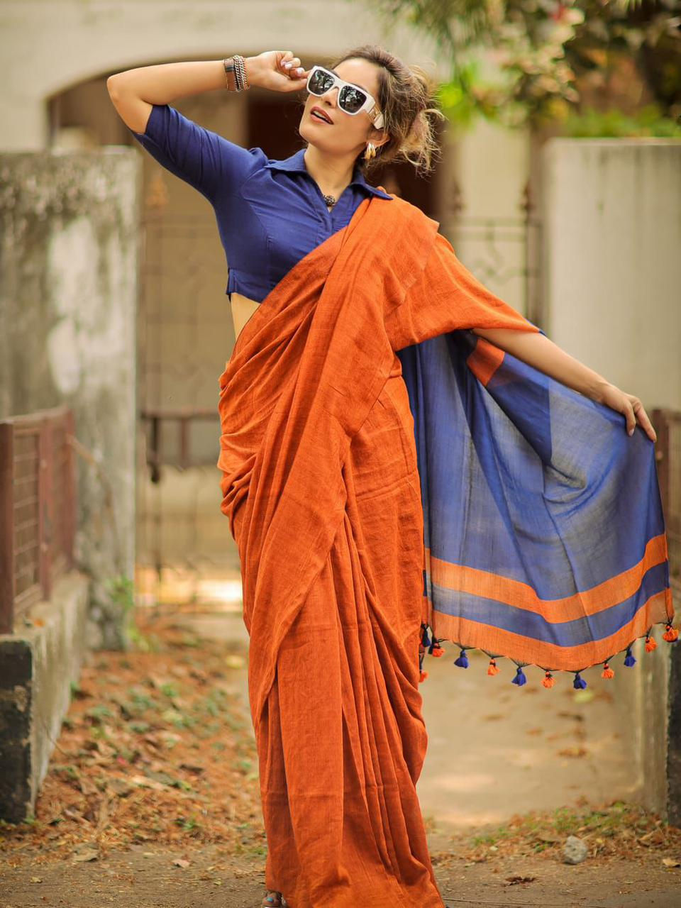 Thumbnail: UNITOPIA - SOFT LILAN COTTON SAREE WITH CONTRAST PALLU & TASSELS - LILLEMART.COM