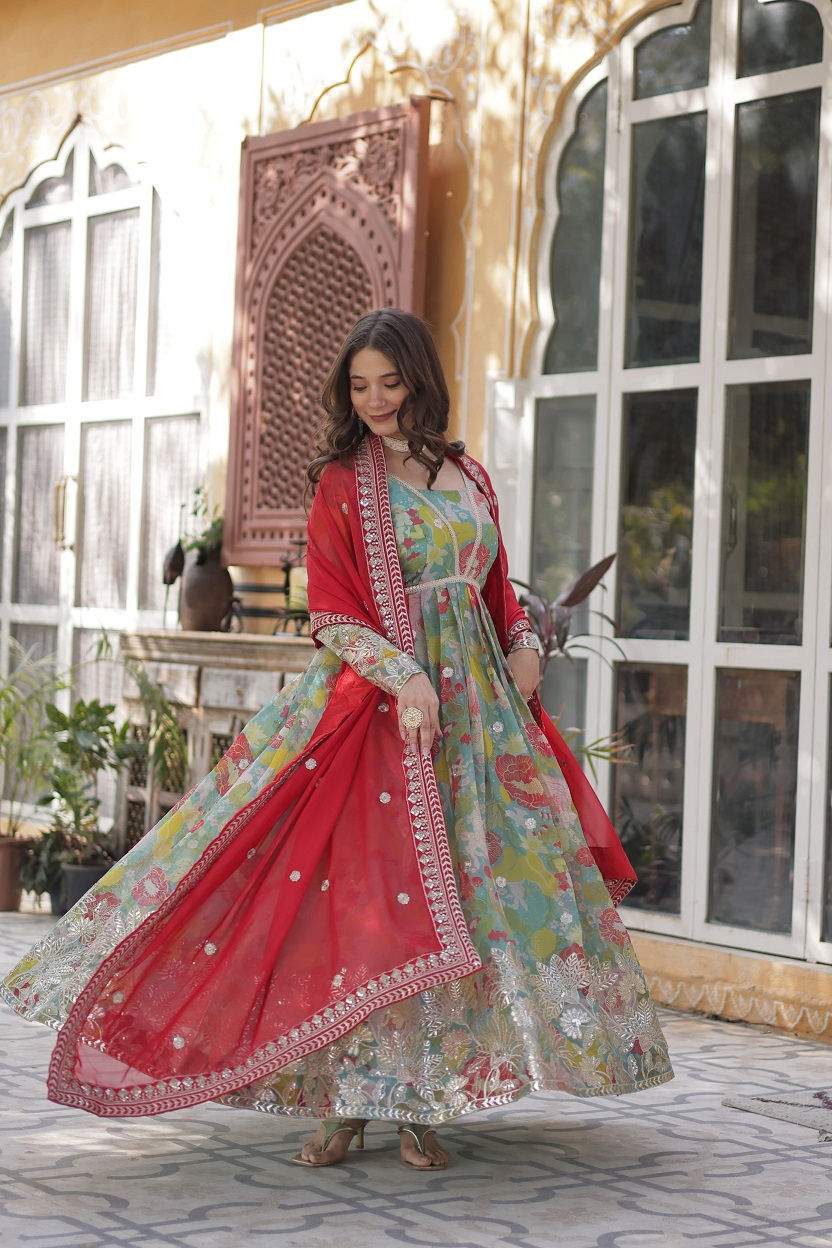 थंबनेल: RANG BHOOMI - PREMIUM RUSSIAN SILK ALIA CUT GOWN - LILLEMART.COM