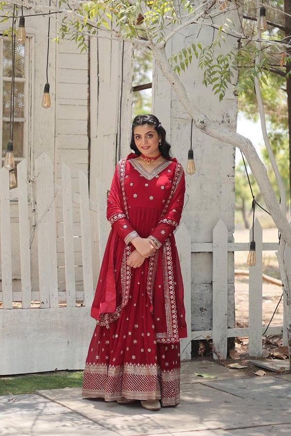 थंबनेल: RANG BHOOMI - FAUX BLOOMING ANARKALI SUIT - LILLEMART.COM
