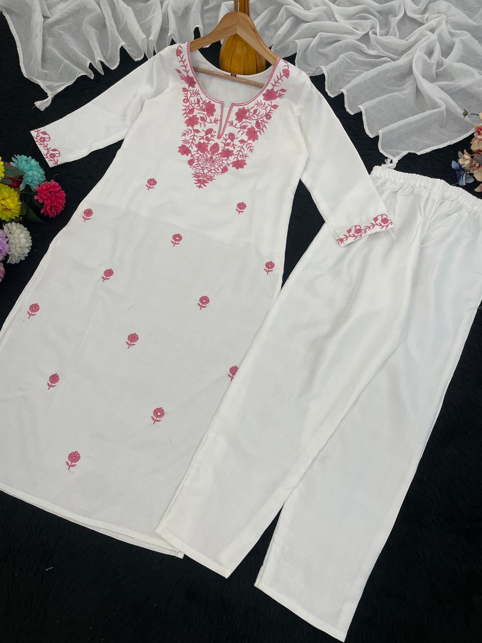 थंबनेल: RANG BHOOMI - PREMIUM VATICAN SILK KURTA SET - LILLEMART.COM