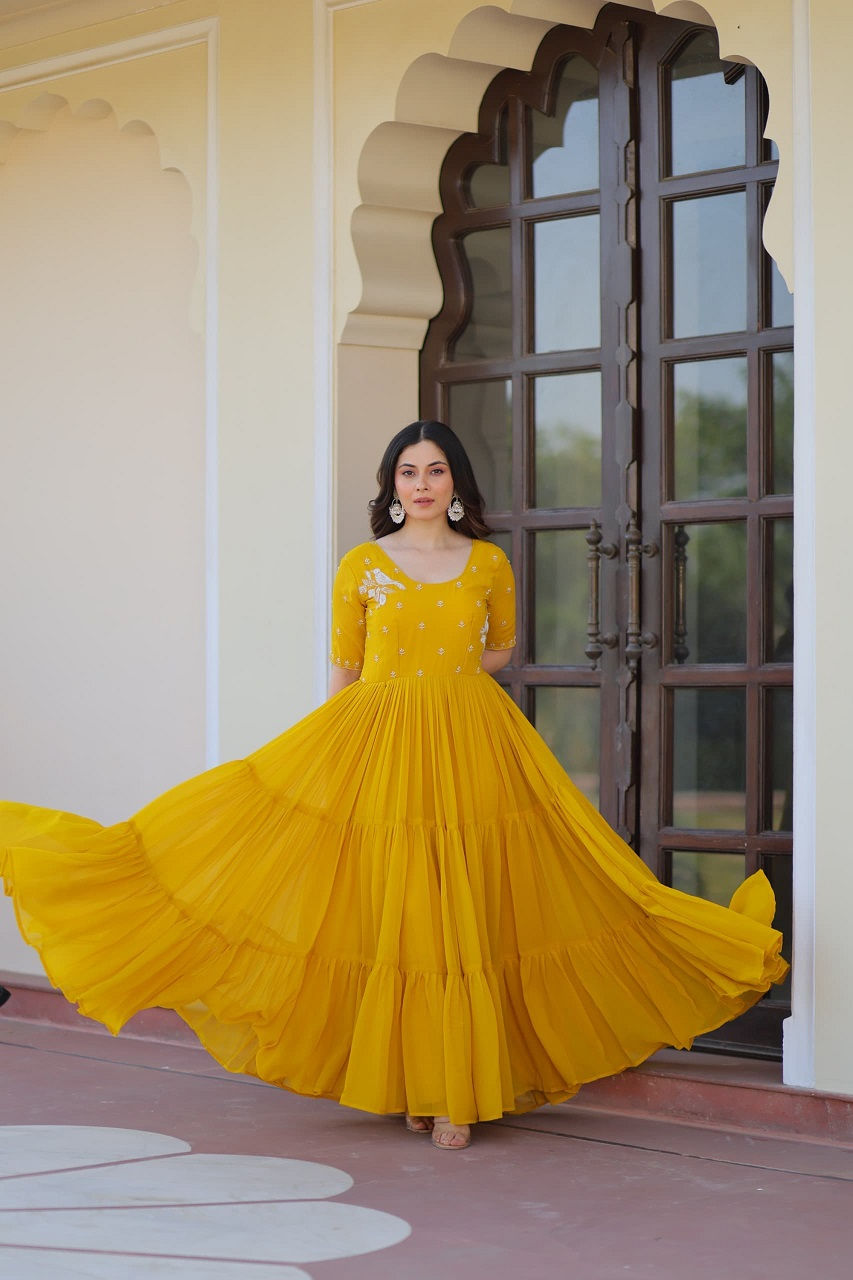 थंबनेल: RANG BHOOMI - FAUX BLOOMING GOWN WITH BEADS EMBROIDERY - LILLEMART.COM