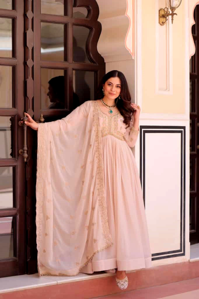 थंबनेल: RANG BHOOMI - PREMIUM FAUX BLOOMING STAR GEORGETTE GOWN - Lillemart.com