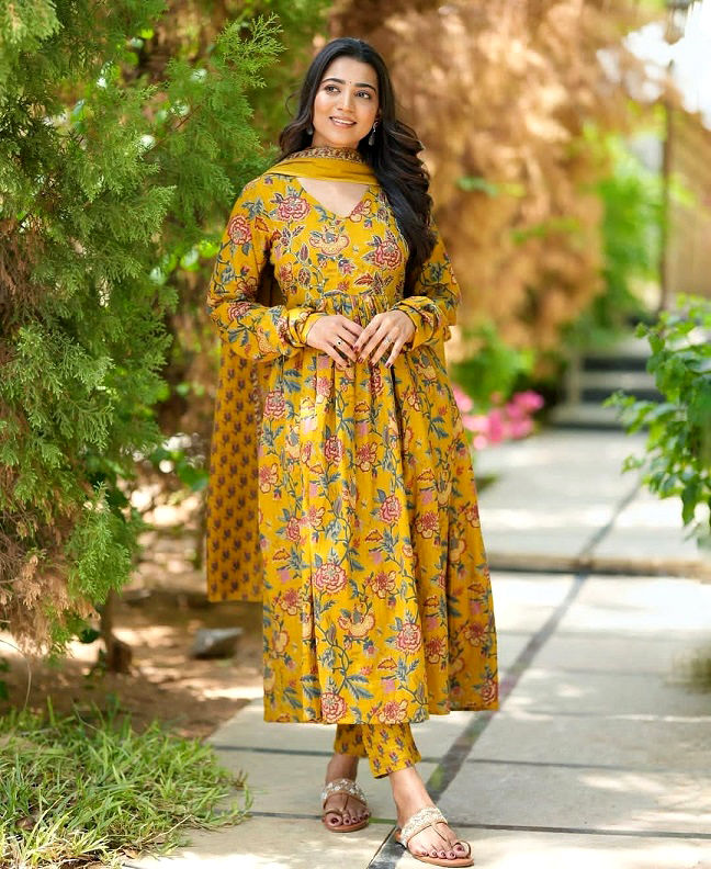 थंबनेल: RANG BHOOMI -  YELLOW COTTON KURTI SET - LILLEMART.COM