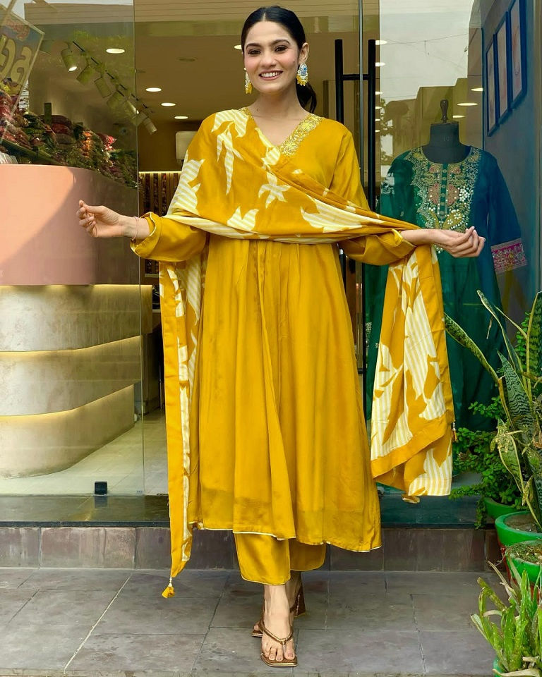 थंबनेल: RANG BHOOMI - YELLOW CHINON SALWAR SUIT - LILLEMART.COM