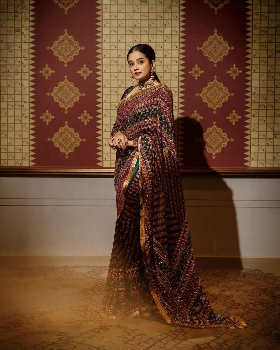 थंबनेल: RANG BHOOMI - DIGITAL PRINTED GEORGETTE SAREE WITH EMBROIDERY - LILLEMART.COM