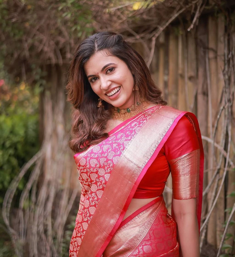 UNITOPIA - SMOOTH SILK BLEND SAREE WITH GOLD ZARI FLORAL WEAVE - LILLEMART.COM