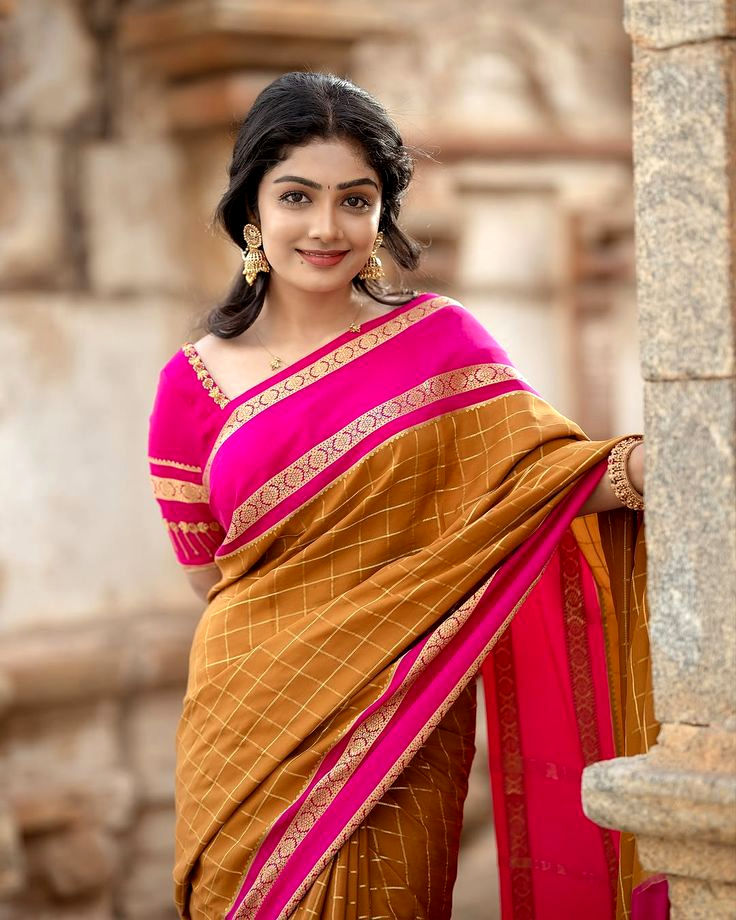 UNITOPIA - PINK & GOLD SOFT WEAVING LICHI SILK SAREE I LILLEMART.COM