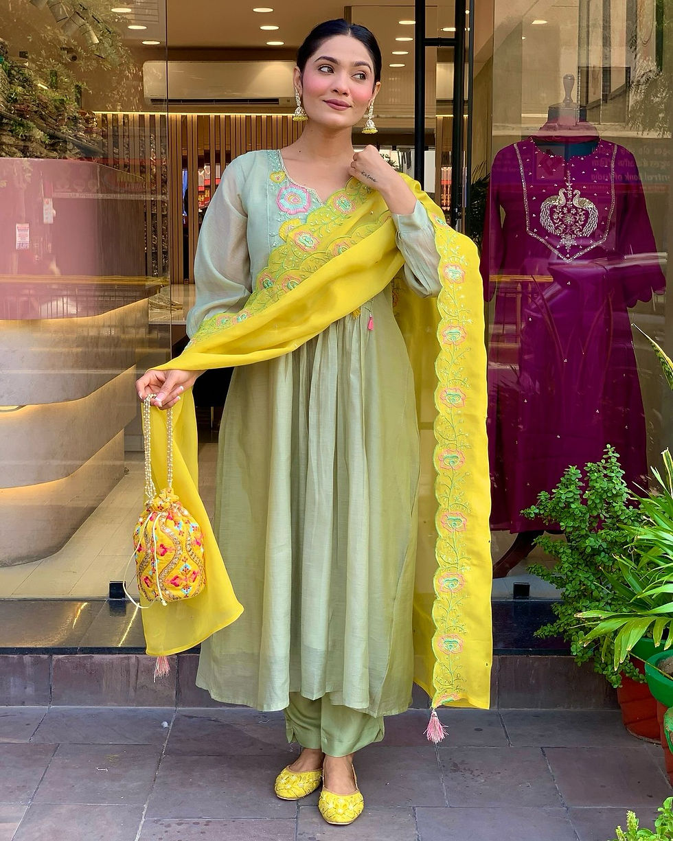 थंबनेल: RANG BHOOMI - PREMIUM PARAMPARA SILK EMBROIDERED SALWAR SUIT