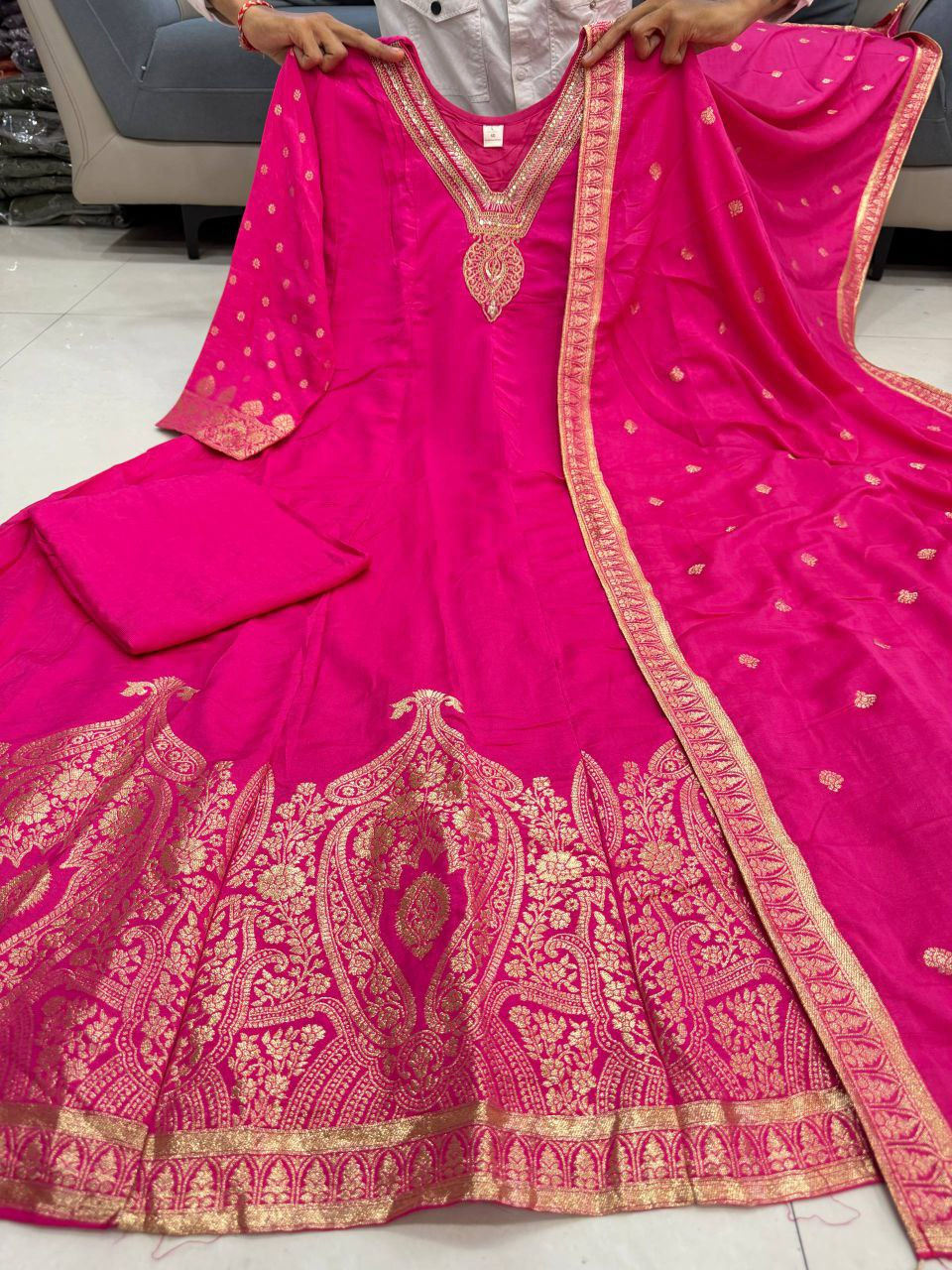 थंबनेल: RANG BHOOMI - BANARASI CHANDERI ANARKALI SUIT - LILLEMART.COM