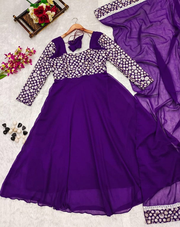 थंबनेल: RANG BHOOMI - PURPLE SUIT WITH IVORY EMBROIDERY - LILLEMART.COM