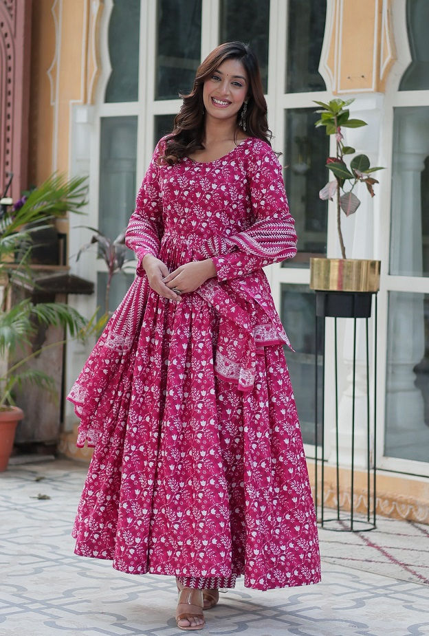 थंबनेल: RANG BHOOMI - PURE COTTON KURTI SET - LILLEMART.COM