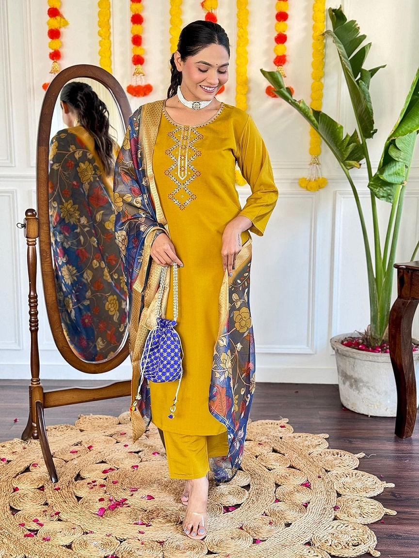 थंबनेल: RANG BHOOMI - YELLOW CHANDERI KURTI SET - LILLEMART.COM
