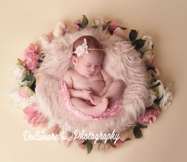 Award winning baby photographer specialising in Newborn photography based in Chester, Cheshire