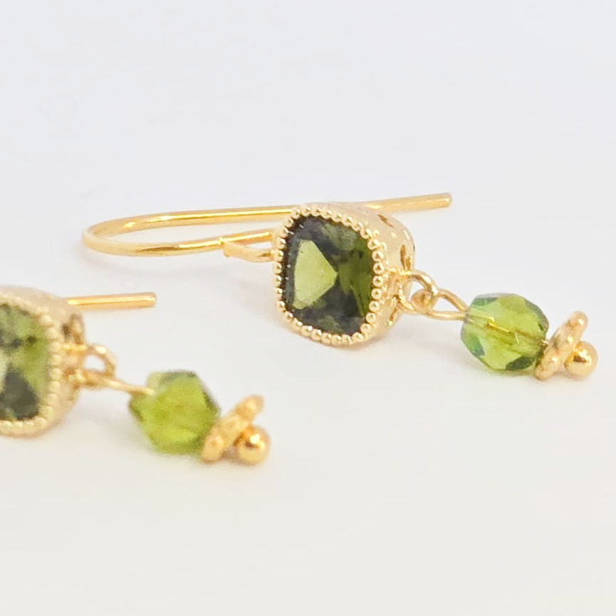 תמונה ממוזערת: עגיל - מיטל ירוק