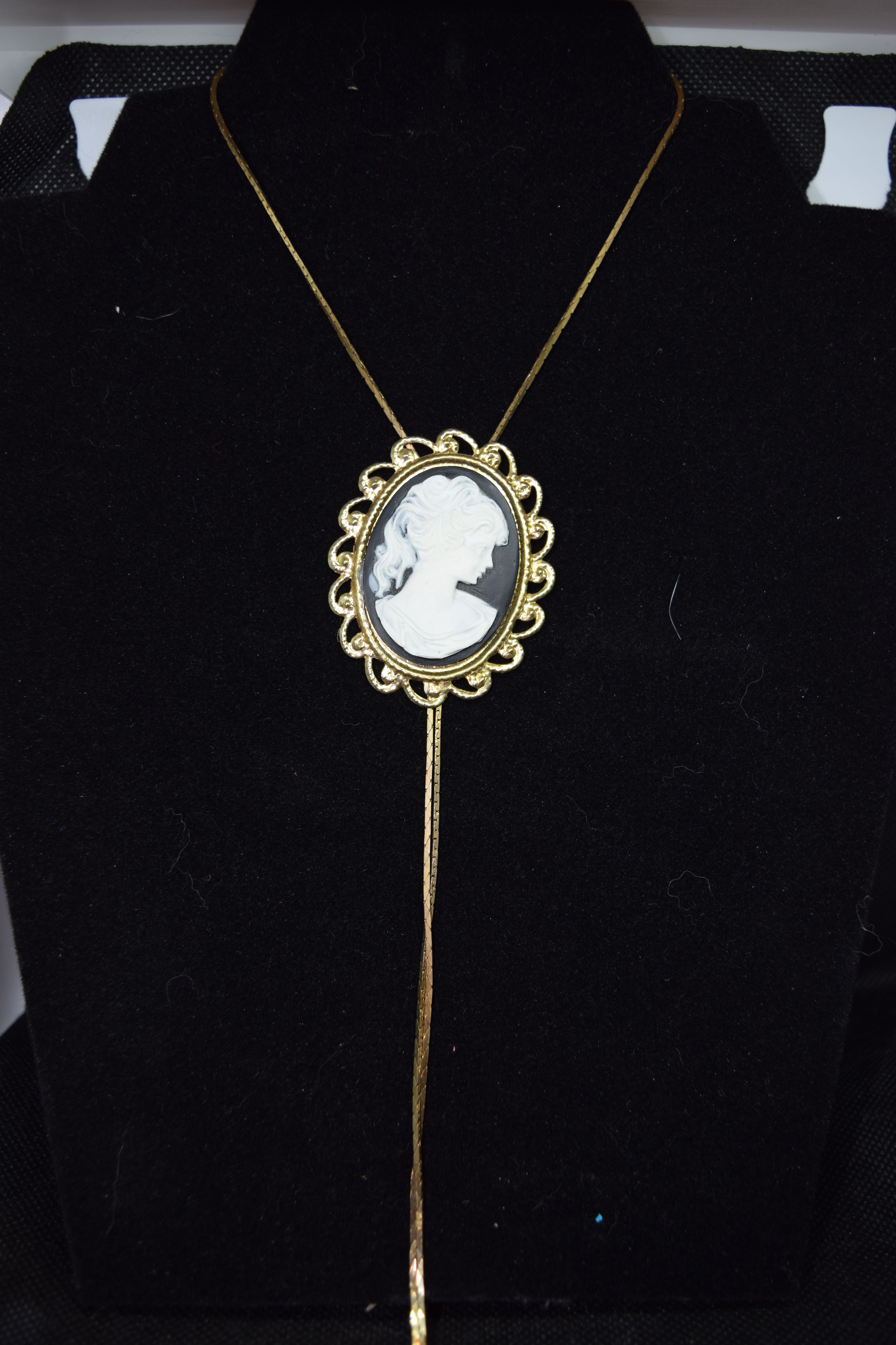 Cameo Bolo Tie