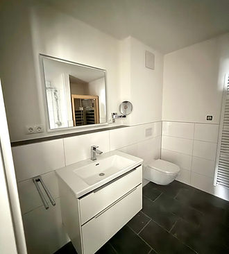 Helles Badezimmer der Ferienwohnung MeerNah Grömitz