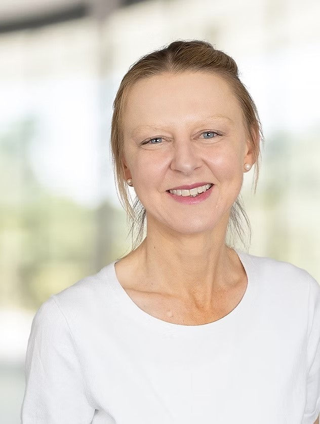 Dr Vicky Carre