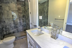 Joint "Jack & Jill" Bathroom