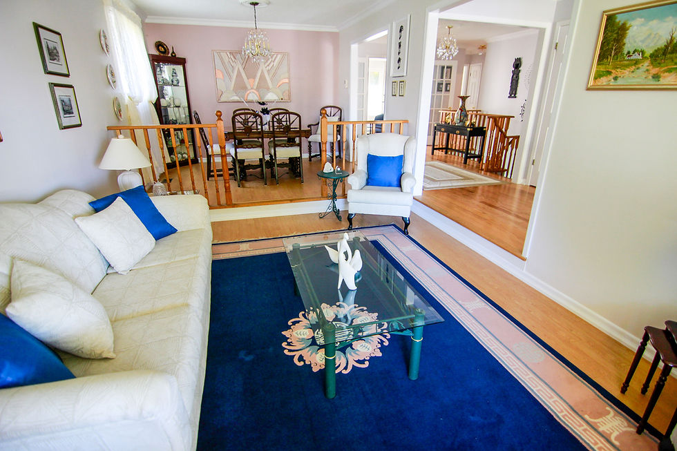 101-Munro - Living Room