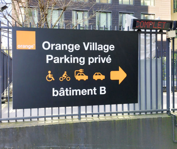 PANNEAU DIRECTIONNEL Plaque Aluminium Composite avec une impression  