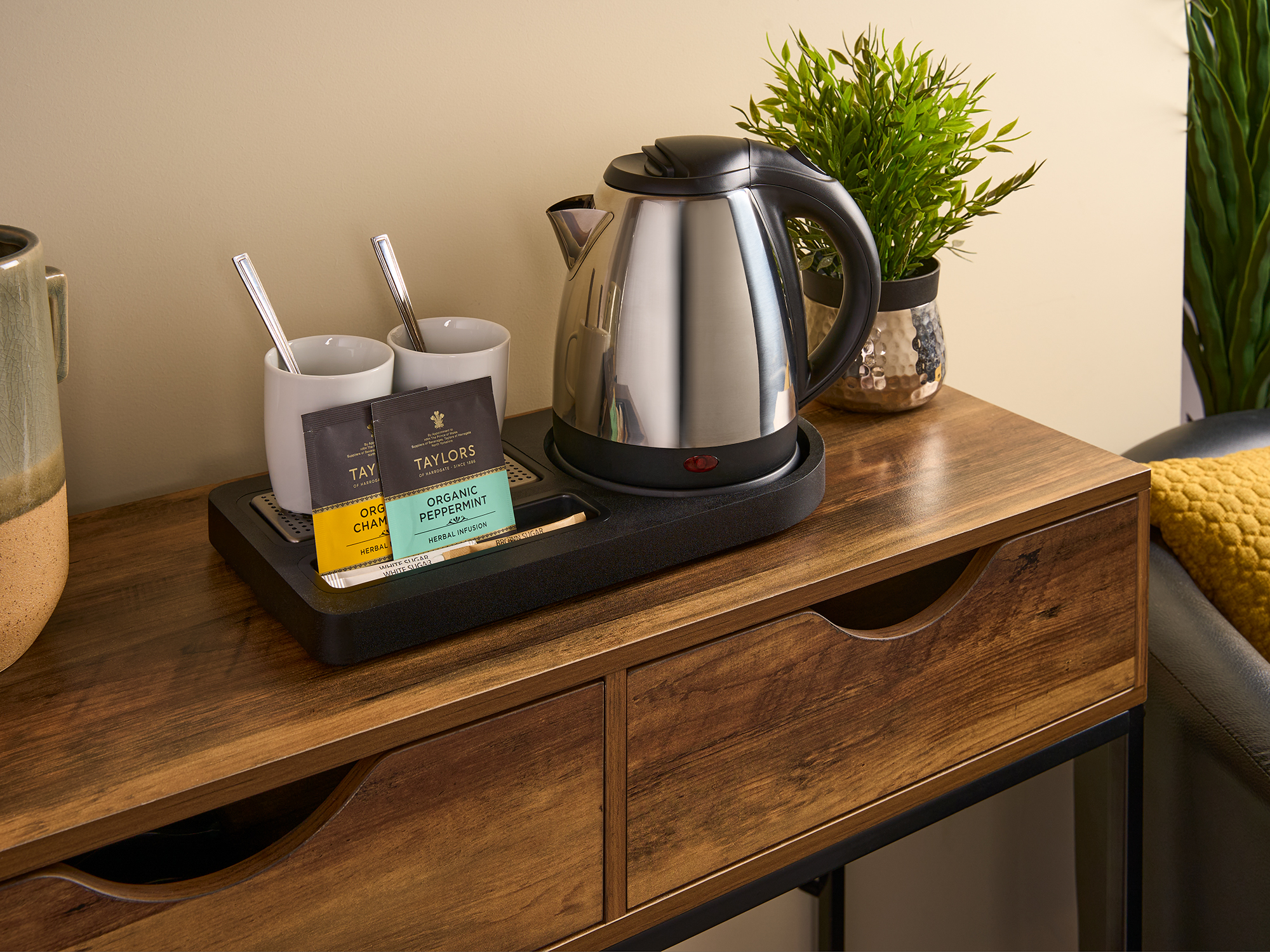 Compact Welcome Tray (Buckingham / WT0005) in Black view 2