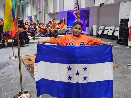 André Enoc regresa de la NASA con la misión de impulsar la ciencia entre los niños hondureños