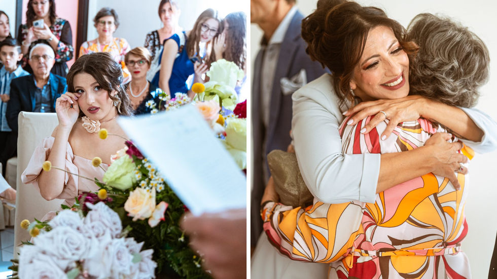Bride crying while reading letter, hugging mother, celebrating wedding day Foto di Coppia senza pose.