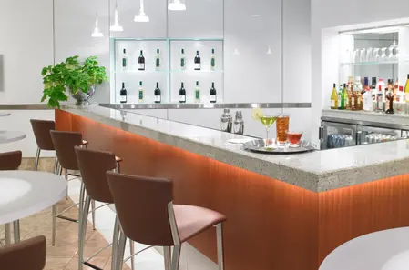 Interior architectural photography of a modern airport bar, highlighting clean lines, lighting, and thoughtful commercial interior finishes.