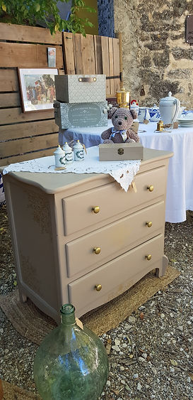 Chest of drawers