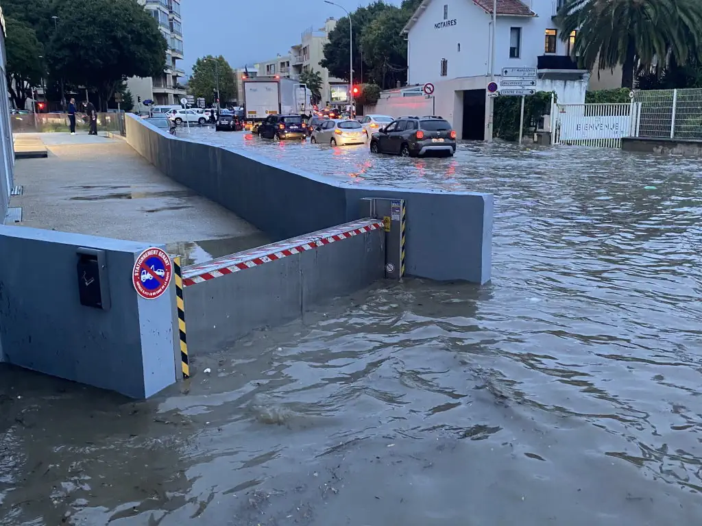01-Batardeau-automatique-inondation-pollu-gate.webp