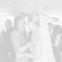 Foto mit Braut und Hochzeitssängerin