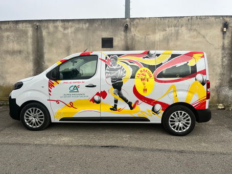 Le Crédit Agricole offre un minibus à l’Étoile Sportive Montilienne !