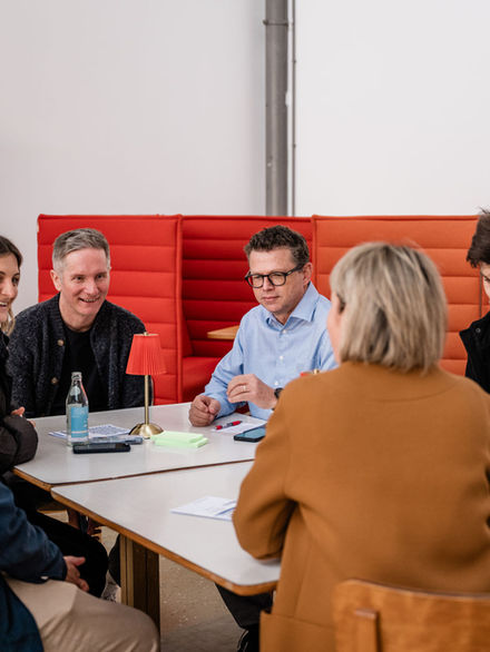 Inspirierende Umgebung für kreative Lösungen und strategische Entscheidungen im data:room.