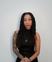 PROFESSIONAL PIERCING ARTIST