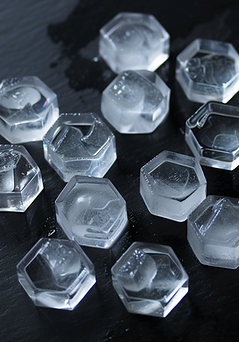lcdrnunb_hexagon_shaped_ice_cubes_e1177f1a-0ed0-4a19-b745-dca01a098efd.png