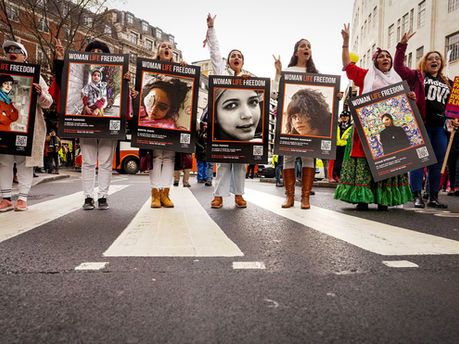 Præstestyret tog min barndom – nu tager vi livet tilbage