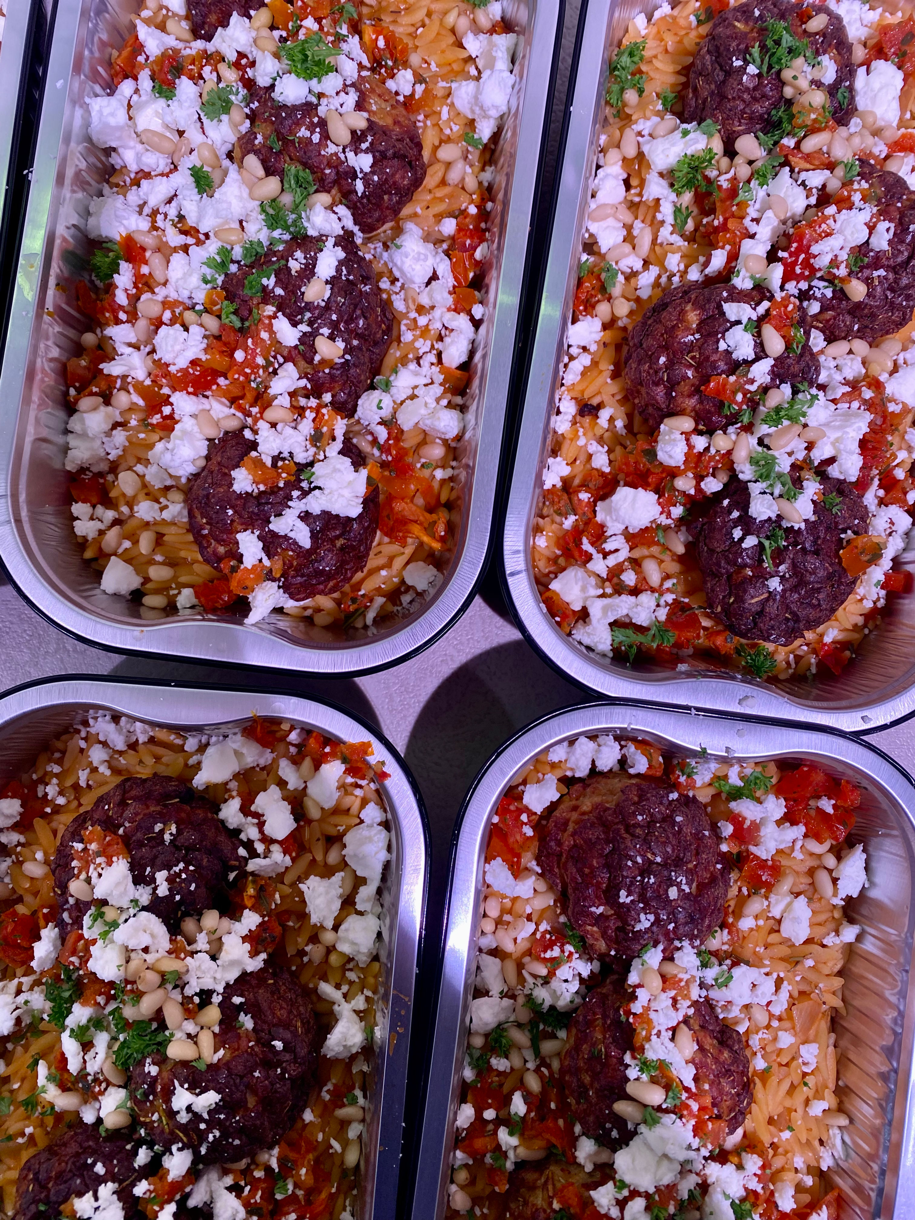 rozemarijn kip gehaktballetjes met orzo en tomaat