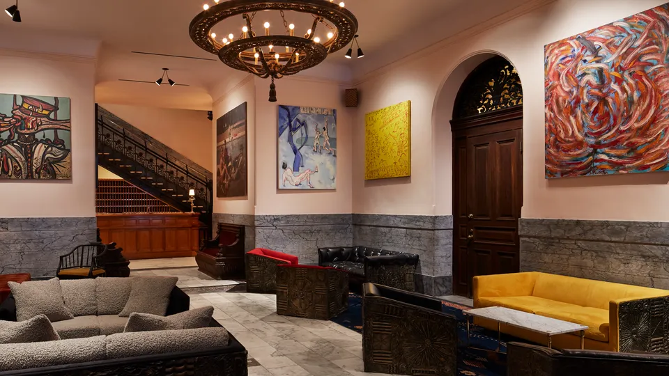 Hotel Chelsea_Lobby3_Annie Schlechter.webp