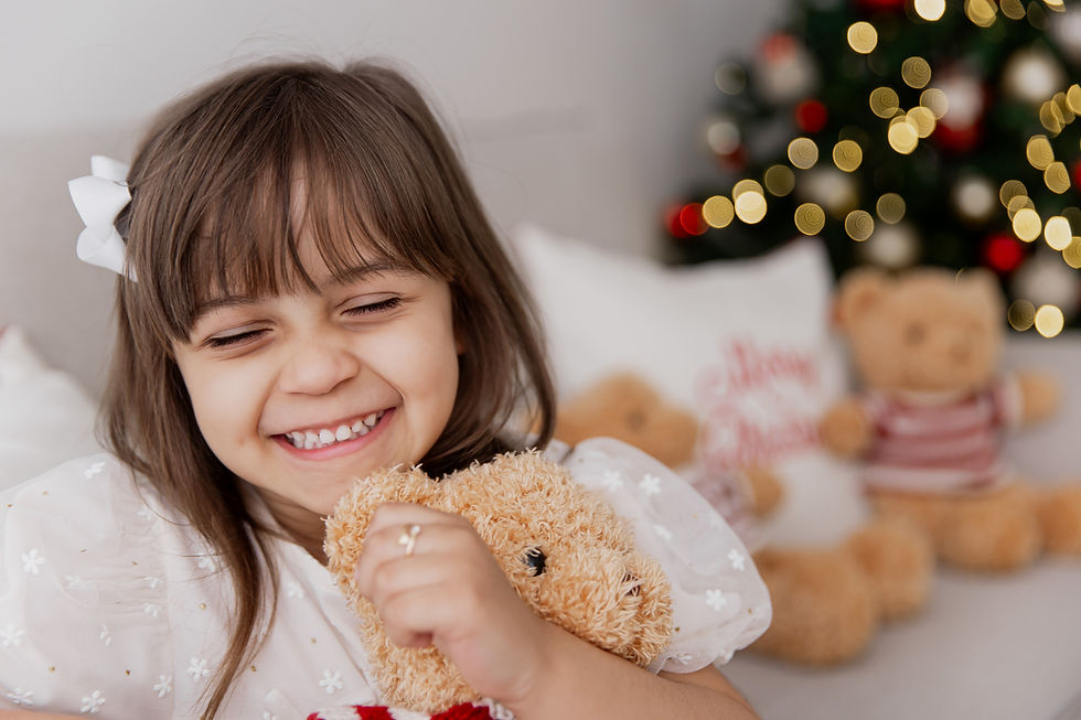 cenario de natal com criança feliz estudio de fotografia barra da tijuca