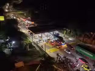 Continúan bloqueos pese acuerdo entre manifestantes y la gobernación de Santander