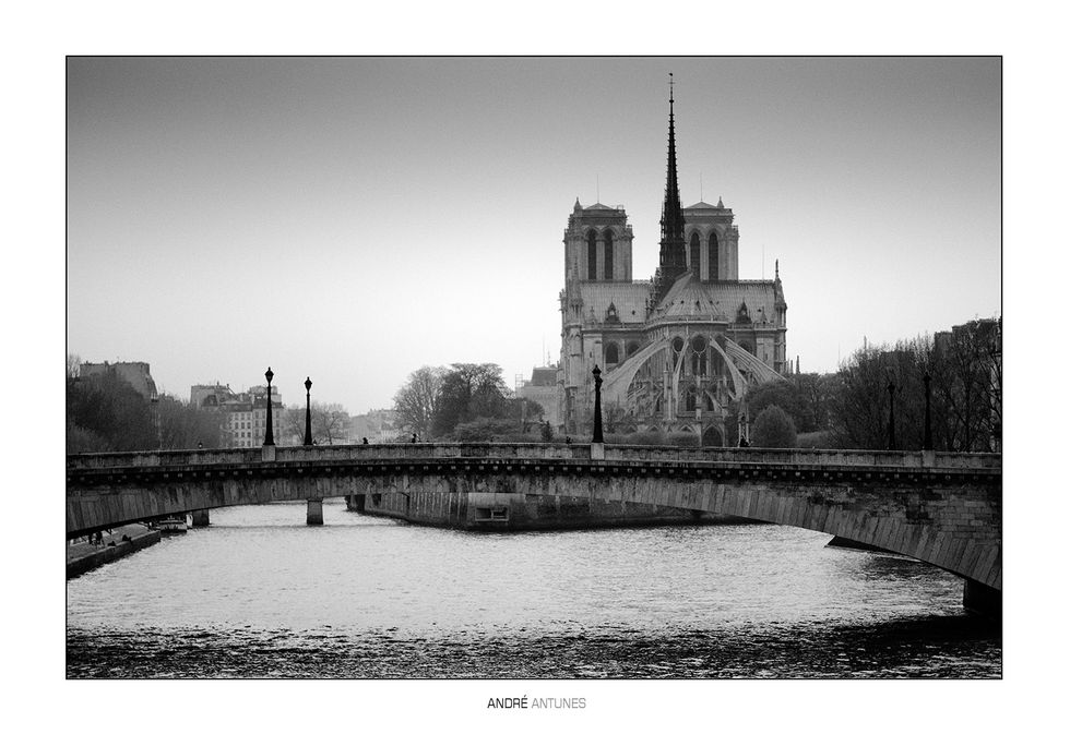 Paris (2)
Paris, França.
Impressão tamanho 28 x 42 cm em papel fine art  Epson Ultra Premium Photo Paper Luster 240 g/m².