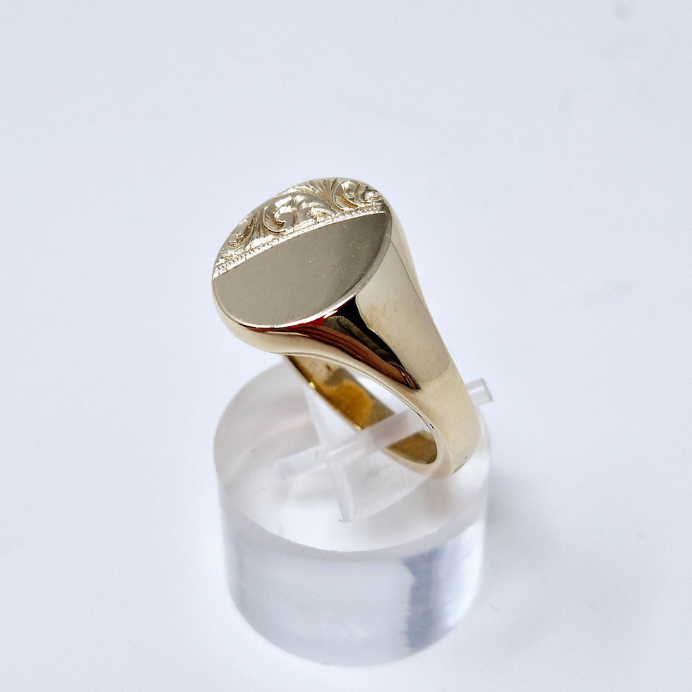 Thumbnail: 9ct Gold Mens Vintage Engraved Signet Ring