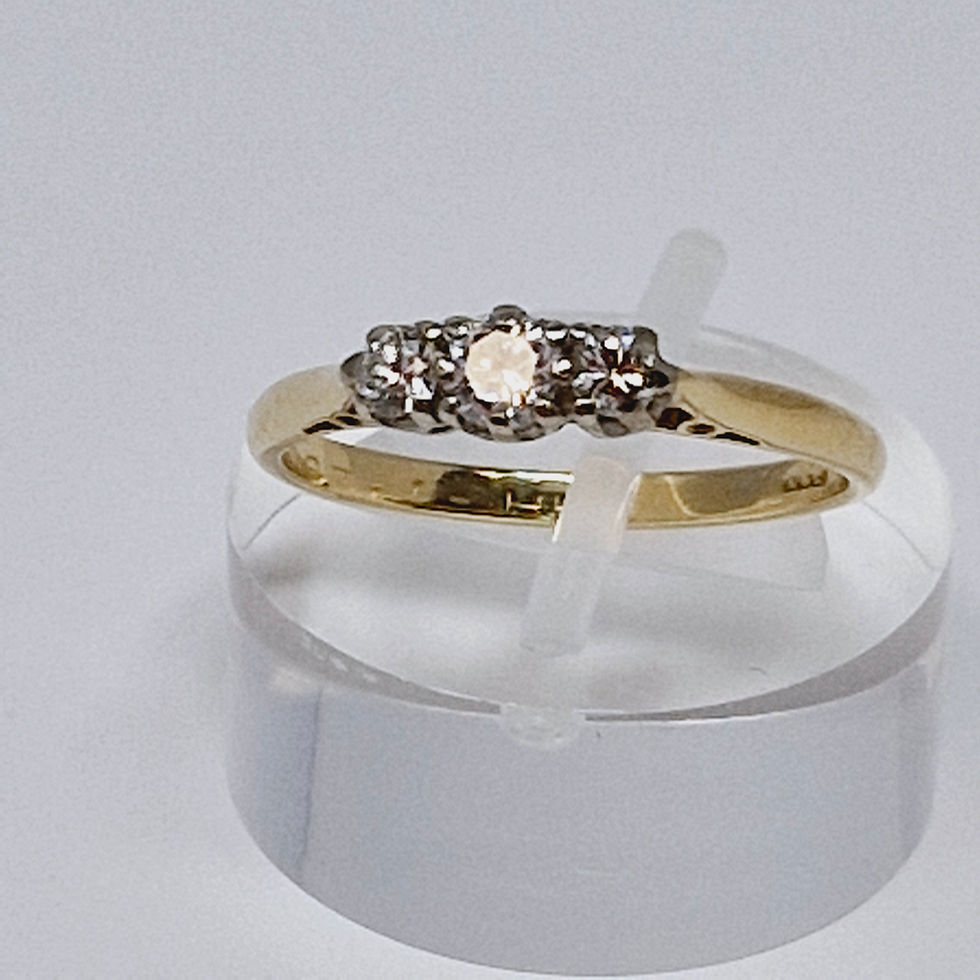 18ct Gold Trilogy Diamond Ring
