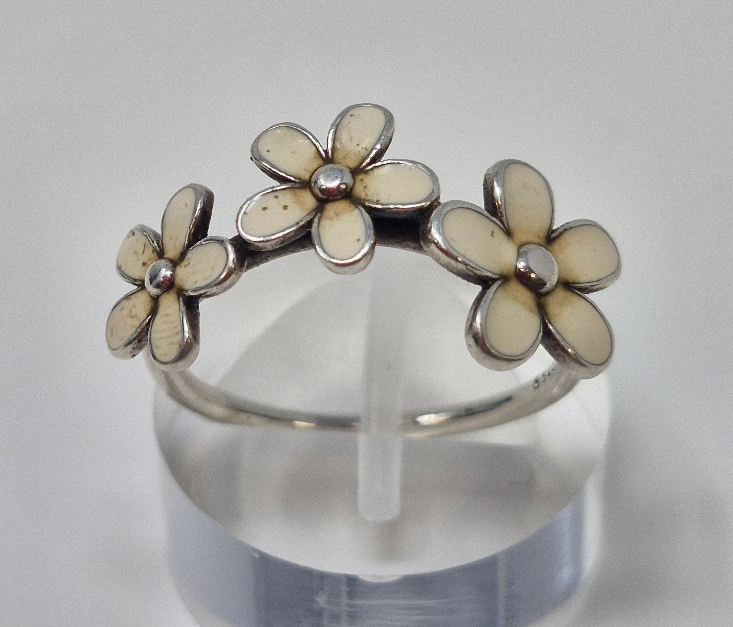 Pandora Flower Ring